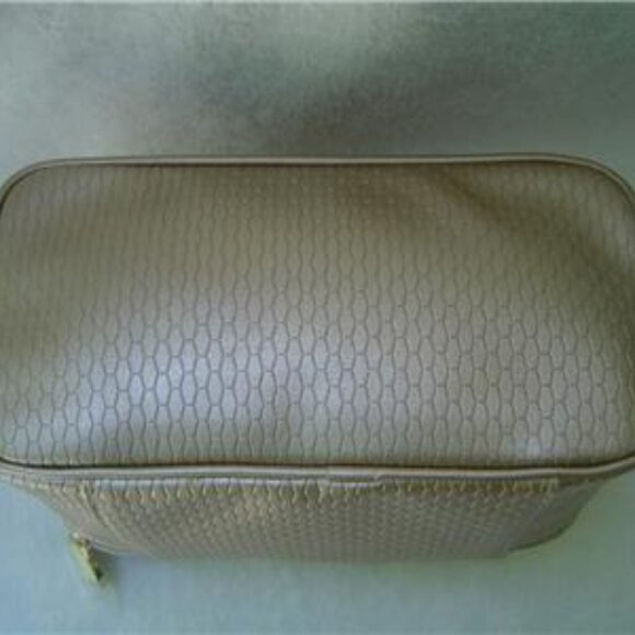 NEW AUTHENTIC BVLGARI PARFUMS GOLD SMALL TRAVEL VANITY CASE NWOT'S - Picture 5 of 10